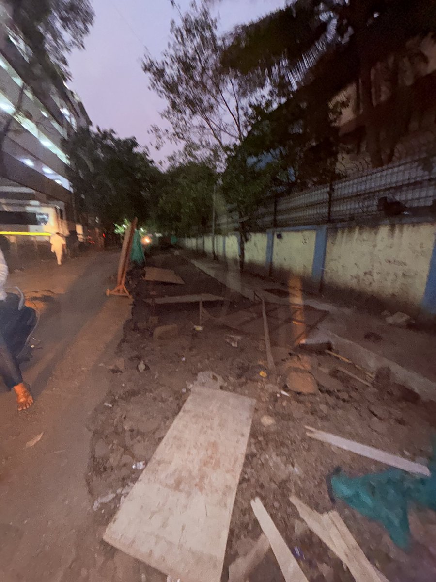 AdhikariParth's tweet photo. @mybmc @mybmcWardPS @mybmcInfra 
This is pending since more than 3-4 weeks. 
When will the concerned people take action! 
The other had of the road is also in shambles …
Location : 

BMC Parking , Kotkar Road , Goregaon East . https://t.co/sonECd0U0c