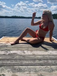 Ich mag gerne von hinten genommen werden, dabei spüre ich deine kraftvollen Stöße am liebsten. Du darfst dann dabei meine weichen *rüste fühlen oder sanft an meinen Haaren ziehen. Ich liebe es etwas wilder. ➡️ tinyurl.com/m64xs4uy