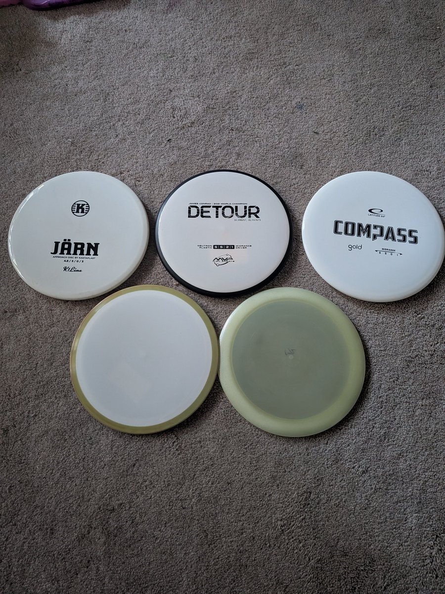 You wonderful people have kept me busy and I'm down to 5 discs left.

Help me finish off my inventory! Christmas is around the corner and you know a custom disc for someone is an awesome gift.