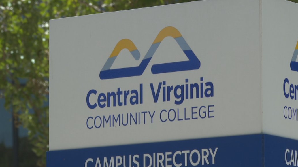 VCCS_SO's tweet image. Enrollment growth at @CvccVa  is climbing, outpacing state and national trends. Here's a look at the numbers: tinyurl.com/bdh6e59v  #goingup