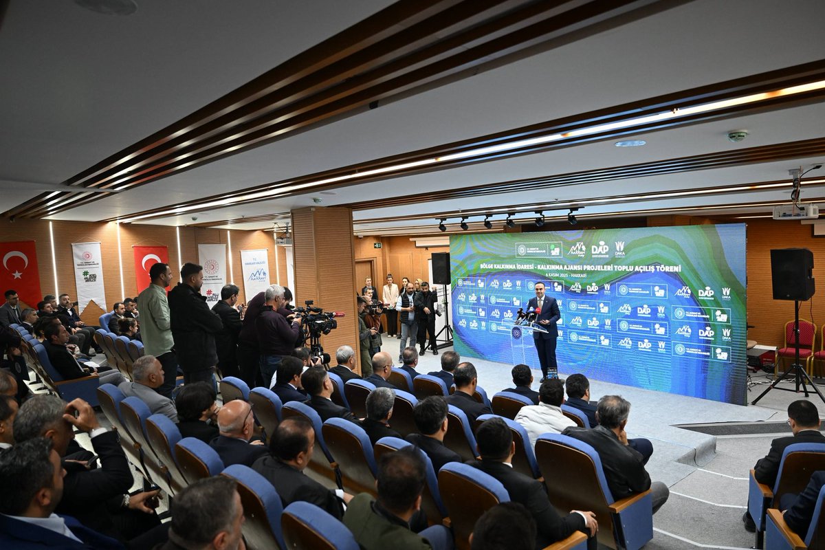 📍Hakkari

✅️ Sanayi ve İş İnsanlarıyla Toplantı 

Çeşitli inceleme, ziyaret ve açılışlarda bulunmak üzere İlimize teşrif eden Sanayi ve Teknoloji Bakanımızın Sn. Mehmet Fatih KACIR ve kıymetli  Şırnak Milletvekilimiz Sn. Arslan TATAR, Valimiz Sn. @Aliçelik, Belediye