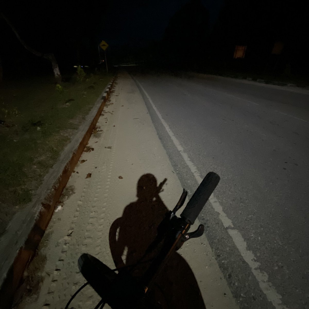 linkedclick's tweet photo. Today I rode 45km. My longest ride so far, my first 45km EVER, and my first night ride. I honestly never thought I could do this… but then again, if you don’t try, you’ll never know. ;] 

The elevation is crazy too. https://t.co/x0K3CnmirT