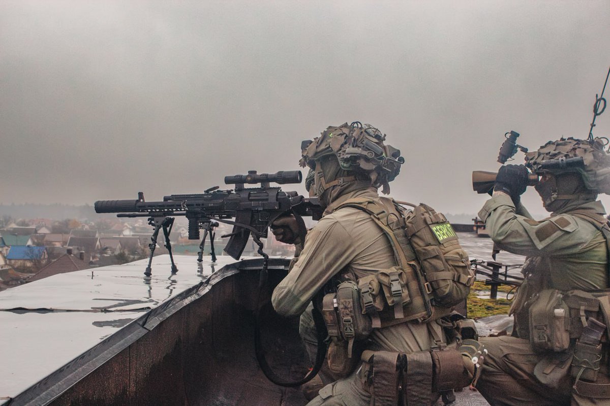 TheGreyPatriot_'s tweet photo. 🇧🇾🇷🇺 Today's training of Separate Special Forces Detachment "Berkut" from Internal Troops.
Part 1 of 2
#Russia #Belarus #Belarusian #Today #Training #Tactical #InternalTroops #Police #Security #Berkut #AK74 #SVCh #Sniper https://t.co/qkTjIz70TM
