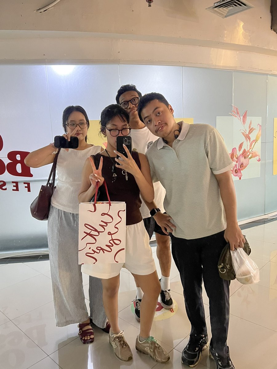 bilaprasetio's tweet photo. today I’m grateful for..

banana matcha &amp; negara blok m🧑🏾‍🎤 https://t.co/iO2a10iARb