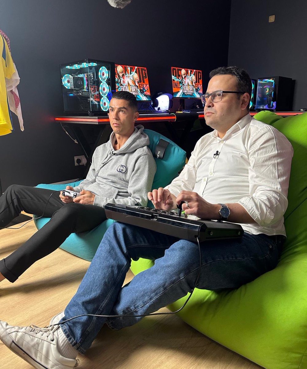 والله جنون الدون معلق شماغه وتيشيرت النصر