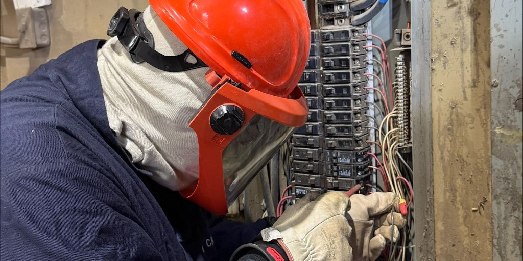 price_electric's tweet image. Ryan&apos;s on the grind with a vital manufacturing panel! 💡⚙️ Thanks to Price Electric for powering up our advanced machining equipment! 
#IndustrialElectrician #ElectricalWork #IndustrialSafety 
📸 by Adam M