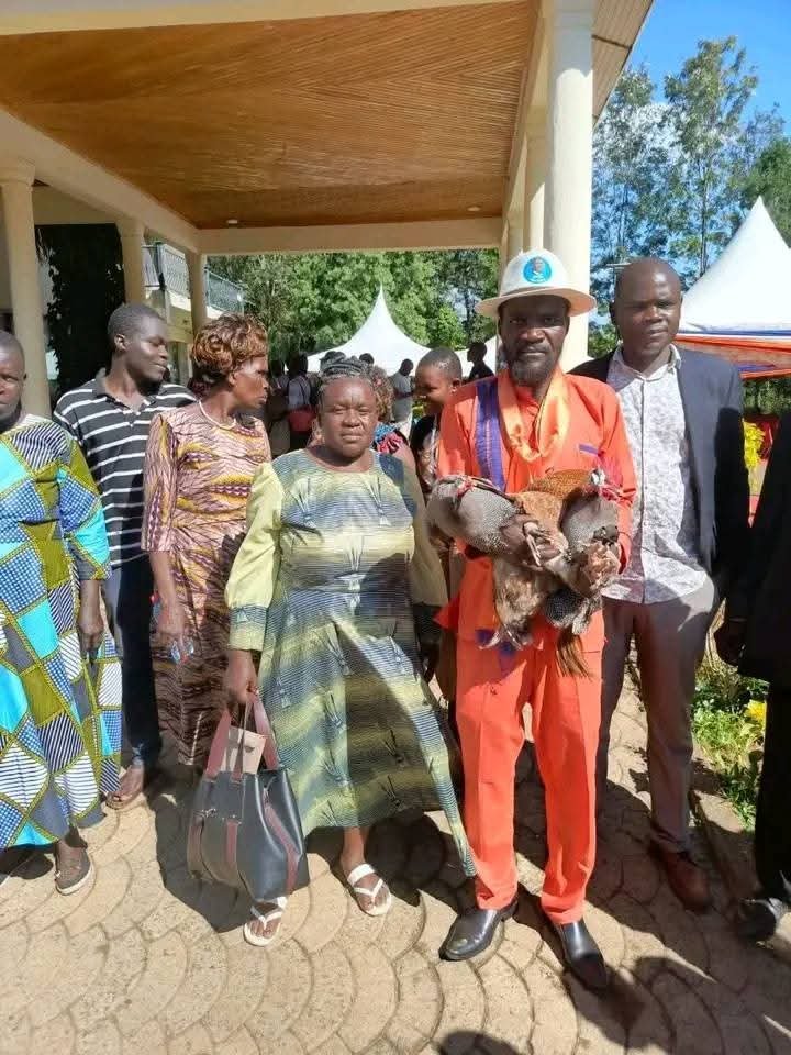 I believe Nuru Okanga tried for a beggar even to take something to Opoda farm kijana alijaribu na he even came with a delegation I salute him