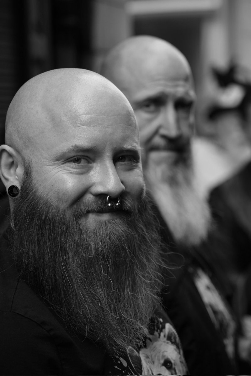 I kinda live my long beard.... wonder how long it will get in total 

#ginger, #beard, #beardedbear, #gingerbear