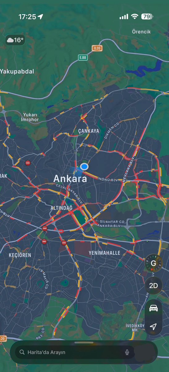 Değerli Ankara’lılar, sevgili hemşehrilerim Ankara’da trafiğe çıkmayı düşünüyorsanız, mümkünse gece saatlerini — özellikle 22.00’den sonrasını — tercih edin.

Zira anlaşılan o ki; mesai çıkışlarında evinize ulaşmanızın yahut şehir içinde rahatça seyahat etmenizin, Ankara
