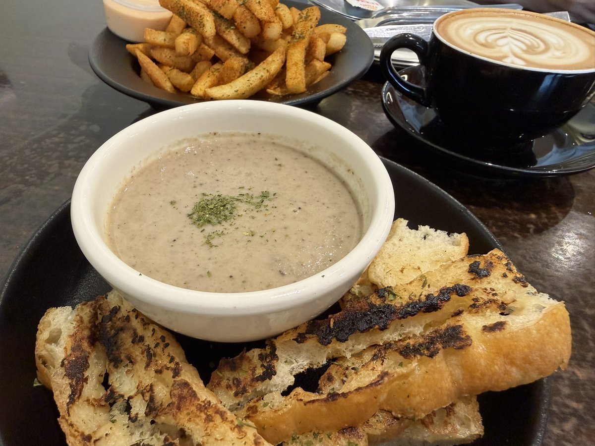 foreverjudge7's tweet image. Checked in ✅ Mokky’s with Flaaah, IOI Putrajaya.

#mokkys #ioiputrajaya #food #foodie #FoodSpot