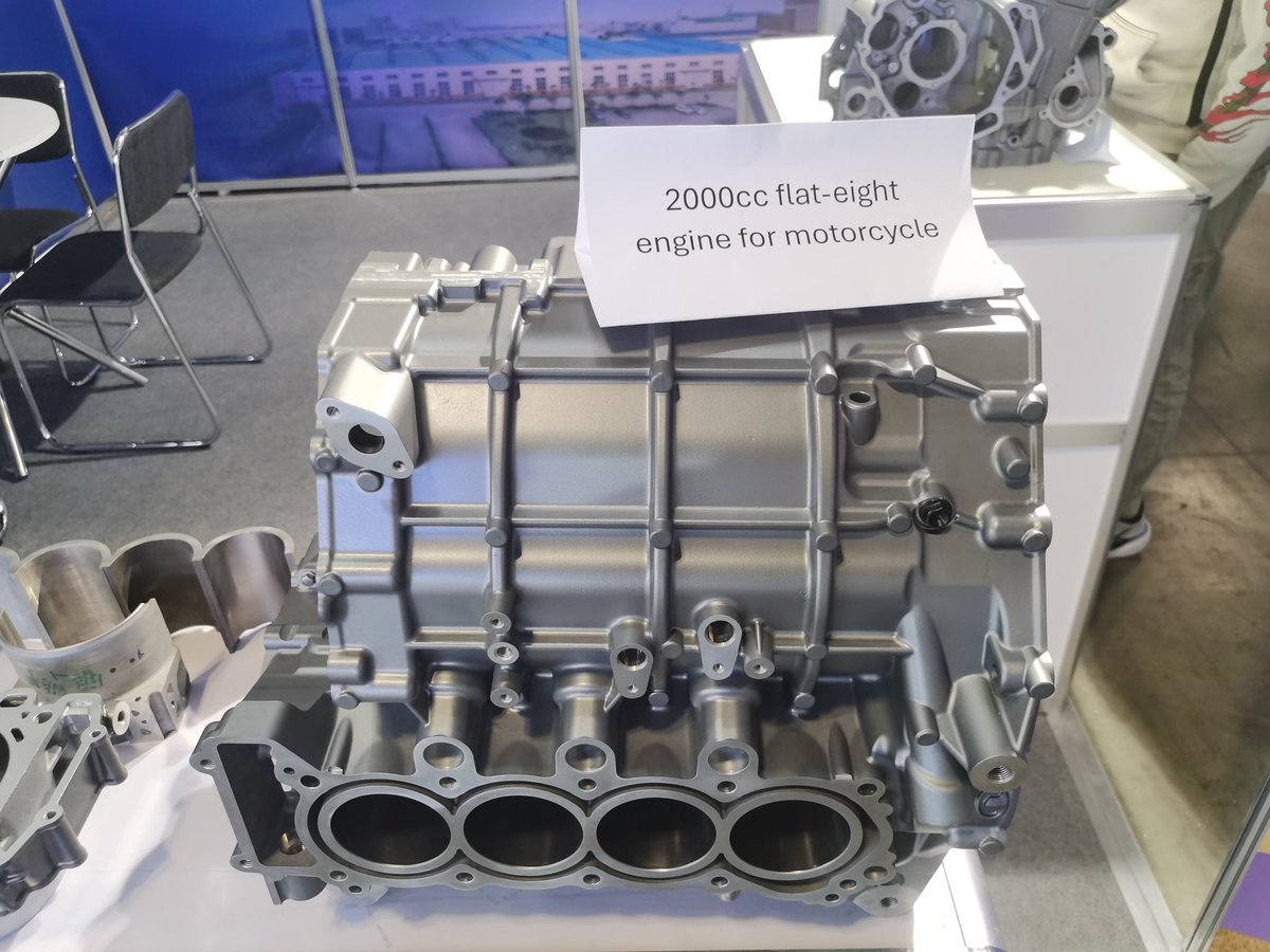 shyienemo's tweet photo. This year's #EICMA in #Milan, Italy has become a large gathering party of Chinese motorcycle brands, like #ZXMOTO, #CFMOTO, #KOVE, #QJMOTO, #BENDA, #KEEWAY etc. Our 2000cc flat-eight engine block for Great Wall Motor's #SOUO has amazed the visitors. https://t.co/fhsdqlN4iK