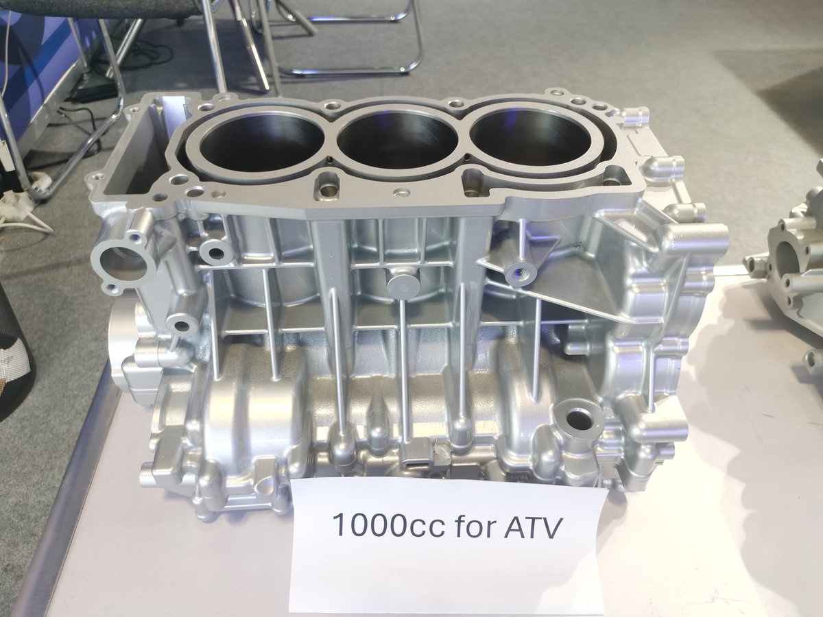 shyienemo's tweet photo. This year's #EICMA in #Milan, Italy has become a large gathering party of Chinese motorcycle brands, like #ZXMOTO, #CFMOTO, #KOVE, #QJMOTO, #BENDA, #KEEWAY etc. Our 2000cc flat-eight engine block for Great Wall Motor's #SOUO has amazed the visitors. https://t.co/fhsdqlN4iK