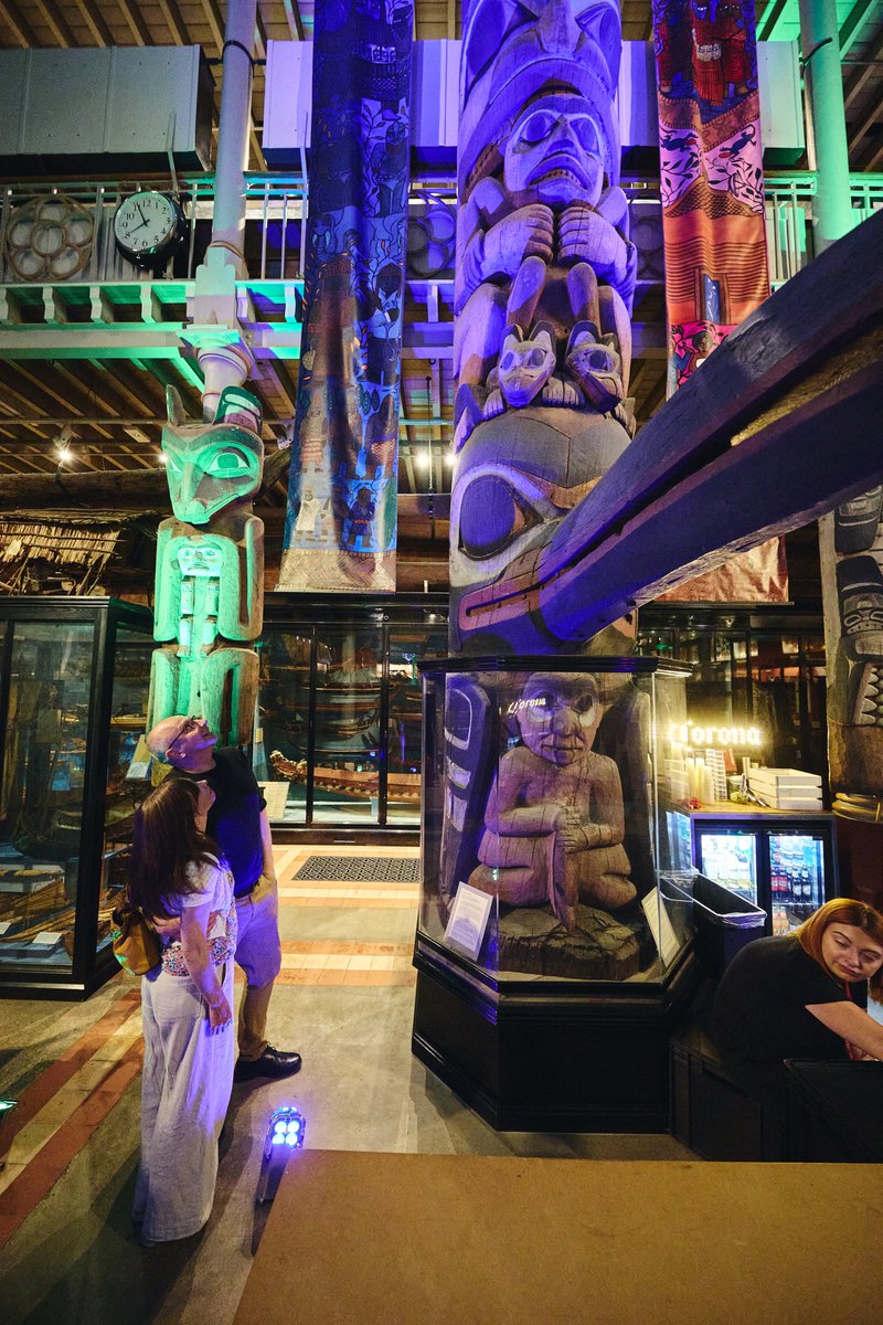 Pitt_Rivers's tweet photo. Enjoy the museums after dark in our Late Night 'With These Hands: Crafting a Shared Humanity' tomorrow evening! Craft workshops, object handling, live music, DJ and a @tapsocialbrew bar! Friday 7 November, 7-10pm. Free but booking required. All welcome!

https://t.co/EuCSkgtVkQ https://t.co/w1p3lZZIXB