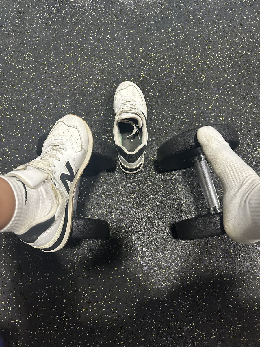 BrattiBell's tweet image. I’d prefer a human footstool