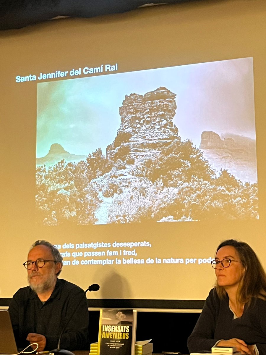 Ahir durant l'acte de presentació del llibre 📕Insensats Ametllers📕 de Manel Soria al <a href="/ceterrassa/">Centre Excursionista de Terrassa. CET</a>. 
Els assistents van riure una estona amb les explicacions  de l'autor sobre el contingut del seu llibre. Al final: venda de llibres i signatures i intercanvis d'opinions.