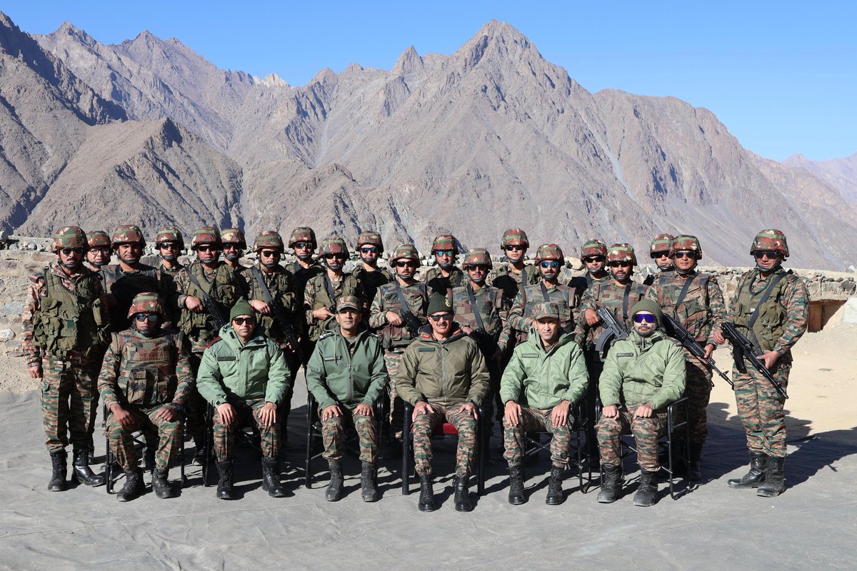 Lt Gen Hitesh Bhalla, GOC, Fire and Fury Corps visited forward posts of Batalik and Kargil Sectors to review the security situation and 
Operational Readiness.
He interacted with troops deployed in challenging high altitude terrain and lauded their professionalism, commitment and
