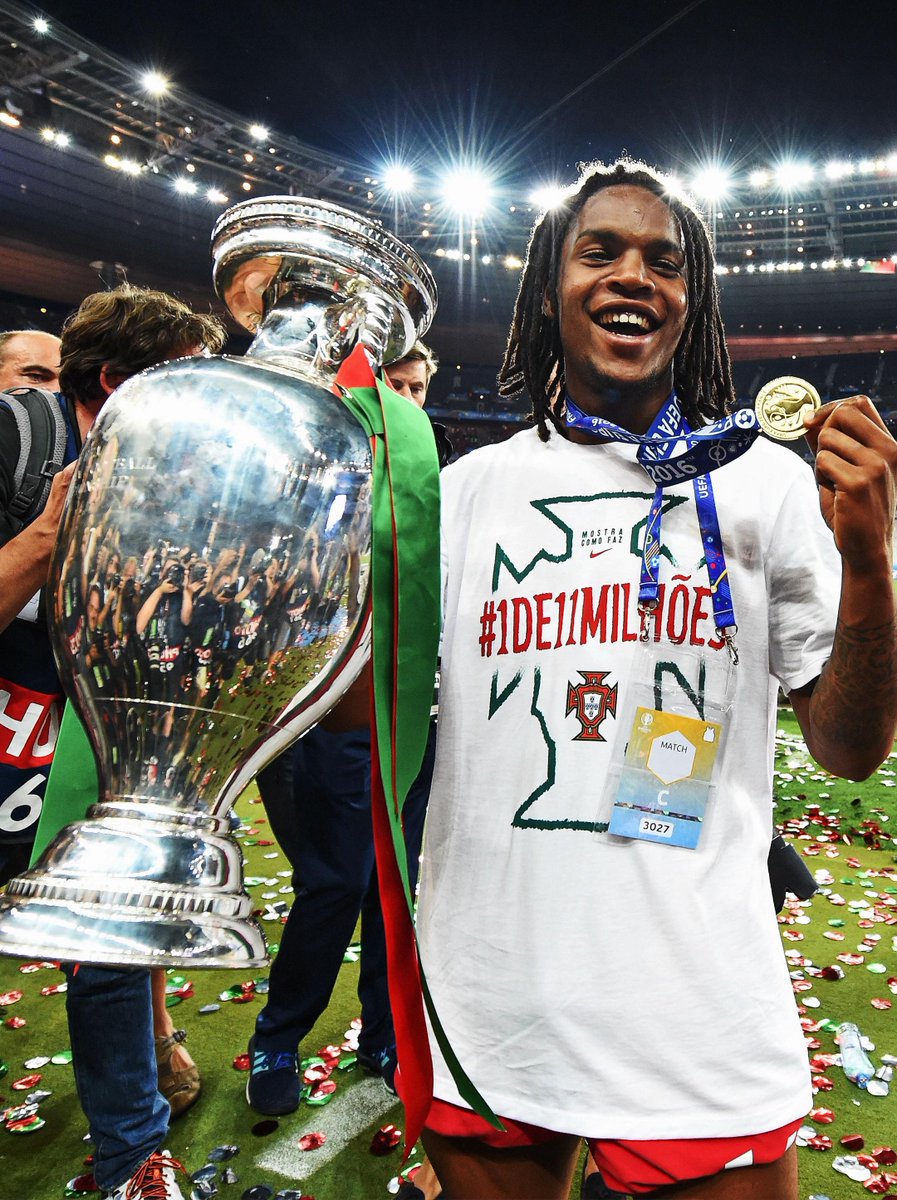 vsrsus's tweet image. 2016 Renato Sanches. No caption needed.