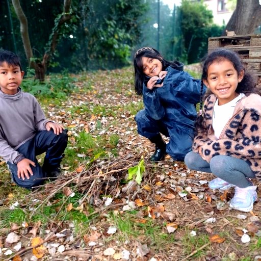 TheBuddingFD's tweet image. Autumn a fantastic time for children to enjoy nature 🍁We recently funded Woodland Sessions for St Wilfred's Primary #burgesshill &amp;amp; Clive Gravett pict. w Heather Whittle (PTA) St Andrews Primary (#hove) with our donation of @TatesGCs Olive trees for planting #sussex #charity