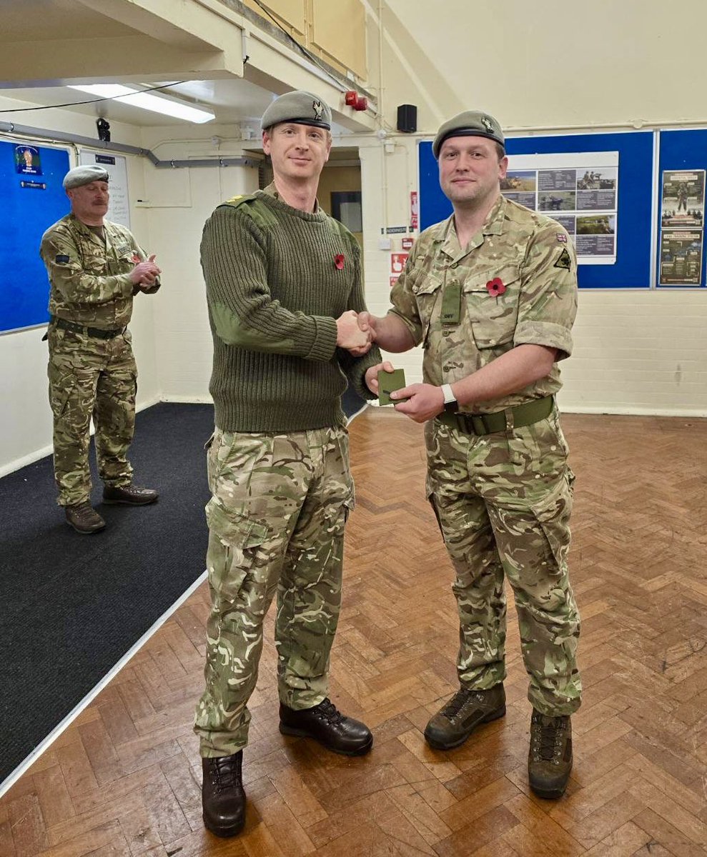 CombatRecce's tweet photo. Live near Edinburgh, interested in a new challenge and broadening your horizons?

Well, this could be you. 

Last night, in Edinburgh, the CO Colonel Ross A had the privilege of promoting three of the team from E to Lance Corporal. 

Read some more, here: https://t.co/xgKUT7jJGo https://t.co/cQo6R7nSPK