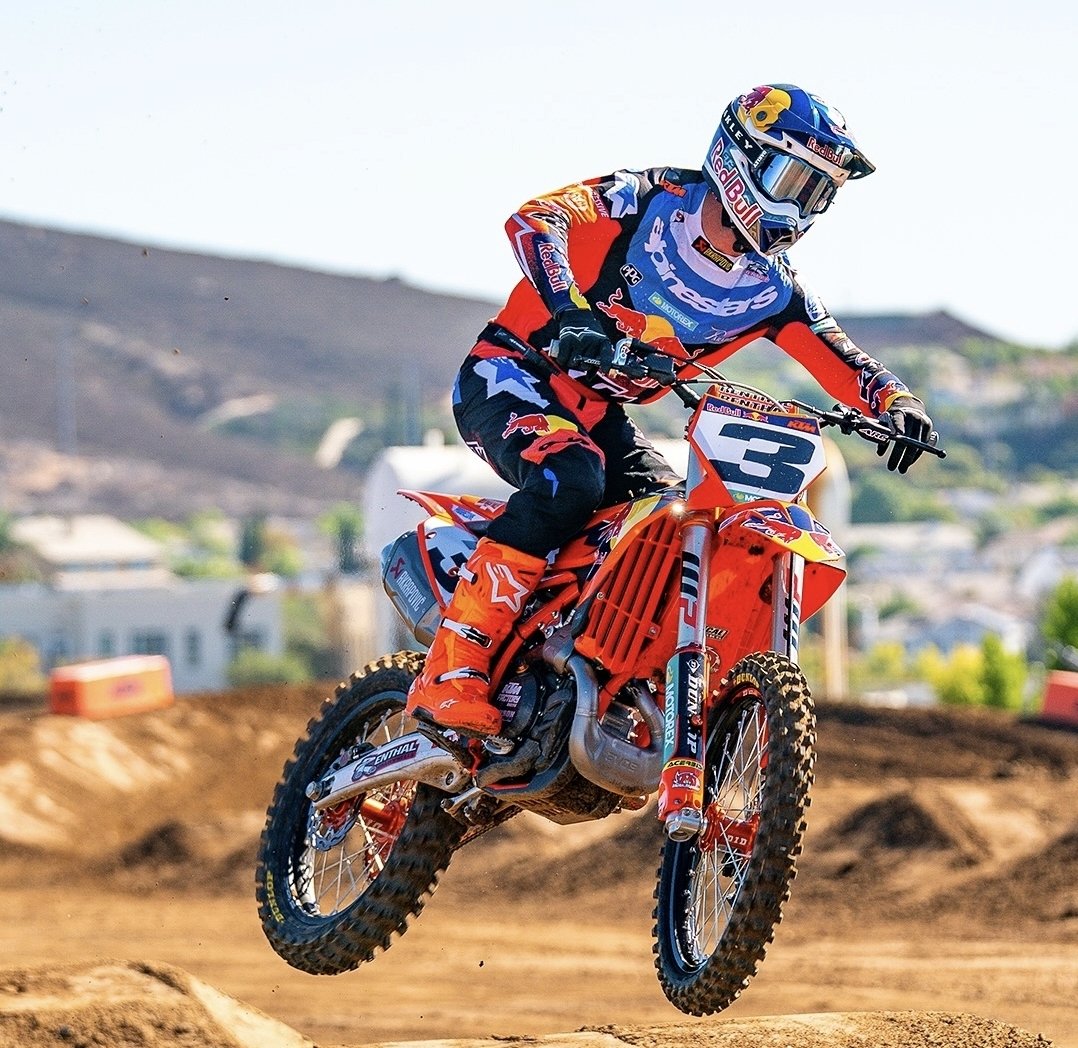 'I like the cockpit, the width of the bike, and the steel frame has me feeling things I've never felt on a motorcycle before"

-Eli Tomac on the new KTM