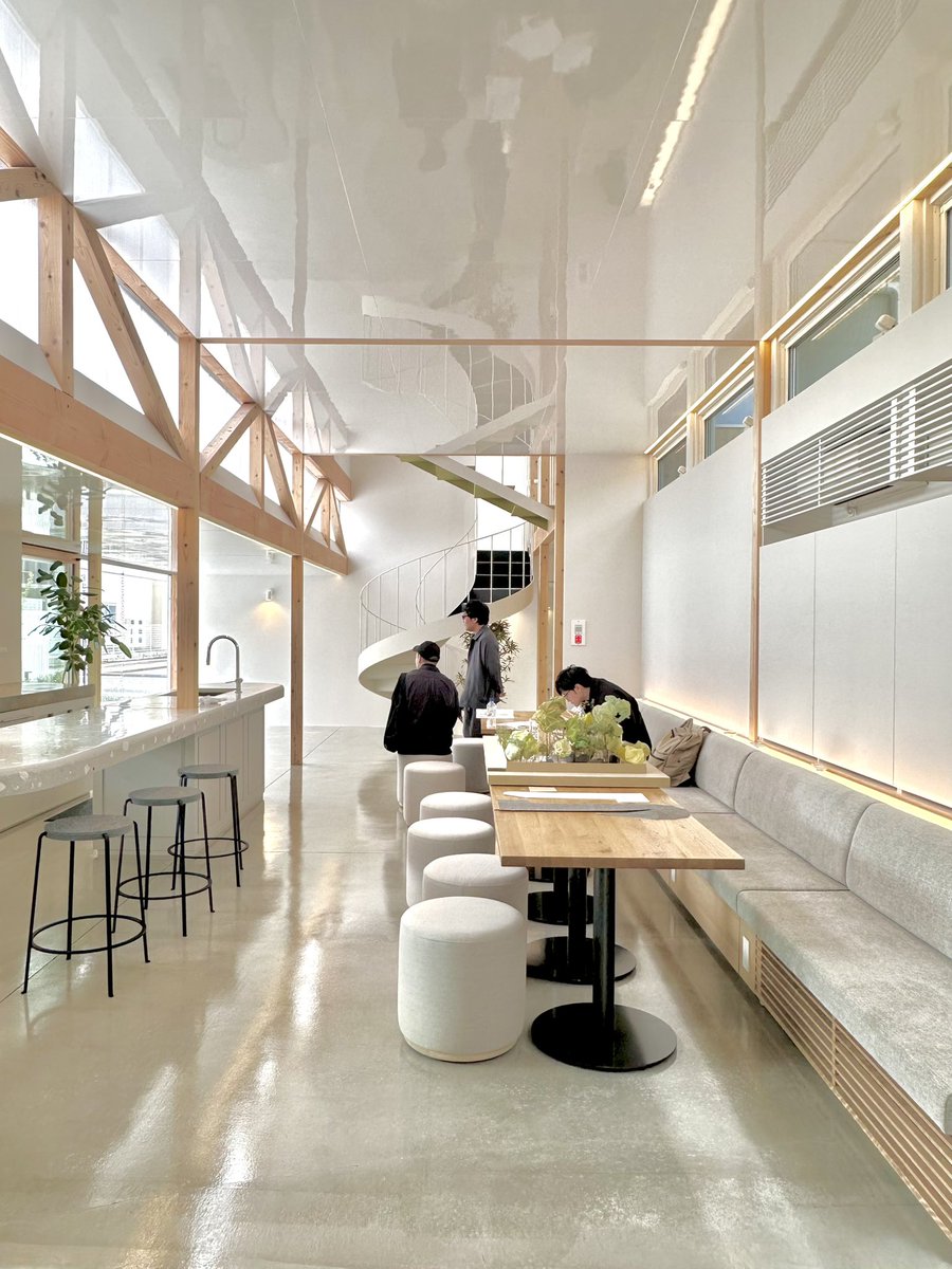 先日内覧させていただいた横井創馬さん設計による郡山のワークプレイス「みどりまちの群像劇」について、やや長めのレビューを書きました。

facebook.com/share/17DrMwnN…