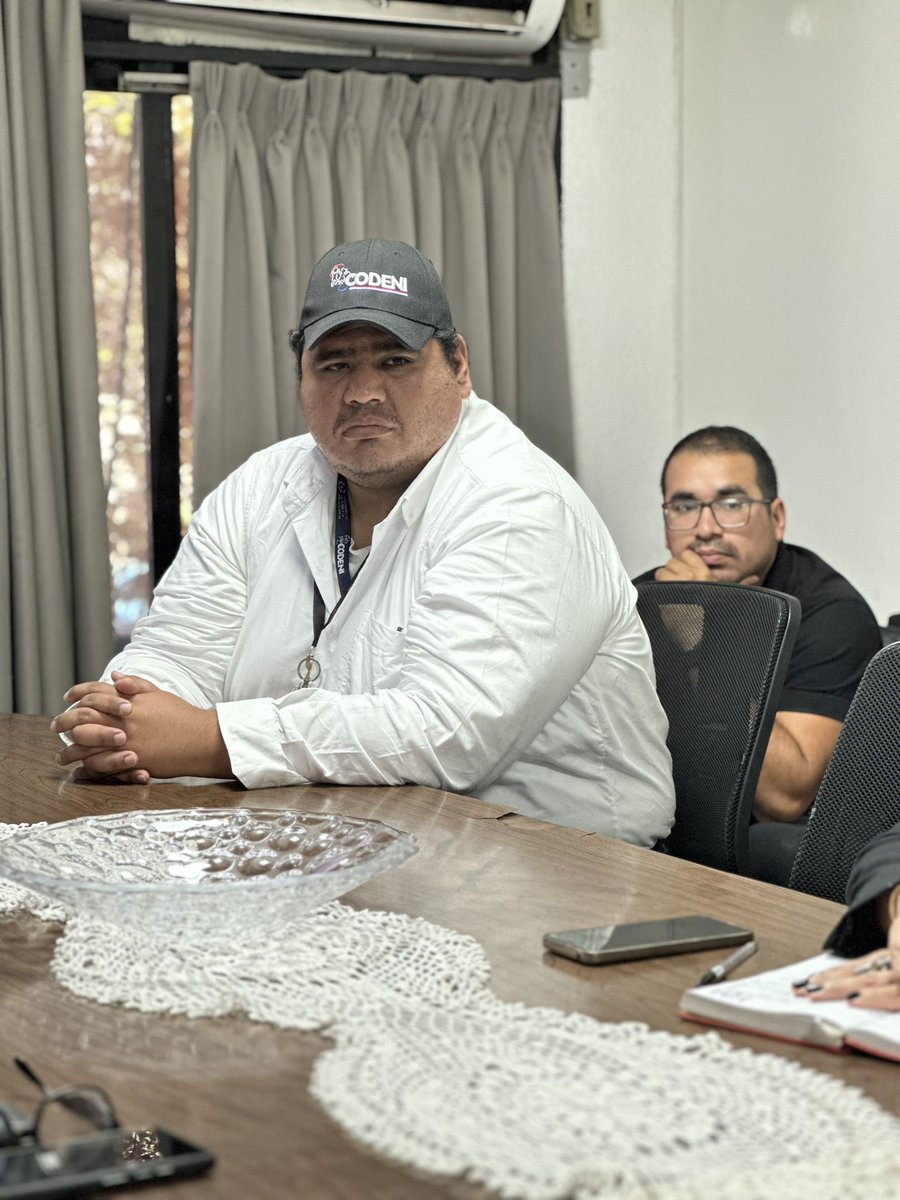 🤝 Reunión de trabajo entre la Dirección de Niñez y Adolescencia y funcionarios de CODENI, proyectando acciones conjuntas para esta temporada alta en el Mercado de Abasto.

Comprometidos con un entorno seguro para niñas, niños y adolescentes. 👧🧒