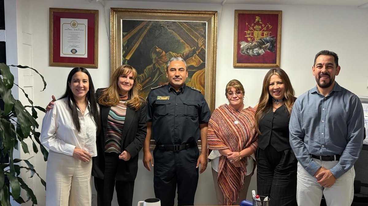 tuvimos una gran charla con el “Jefe Vulcano”, líder del Heroico Cuerpo de Bomberos de la CDMX 👨‍🚒🔥
Vamos a empezar a trabajar juntos para fortalecer la seguridad y la prevención en la ciudad.

<a href="/trinibelauzaran/">Trinidad Belaunzaran</a>  <a href="/AdriChavezO/">Adri Chávez Ocampo</a> <a href="/rmassuttier/">Ricardo Massuttier</a>