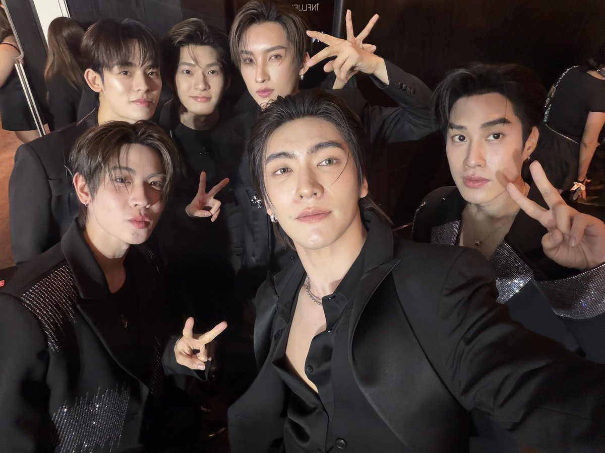 พี่เติ้ลเฟิร์สวัน ตี๋ตี๋ป๋อ(กลัวเรียกผิด) จอยเวอร์ 🤣🤣 เป็นวันที่ดีของพวกเราค้าบบบ 🫶🏻🫶🏻

#LOrealInfluencerDay2025 
#LOrealINNOFEST2025 
#LOrealThailand