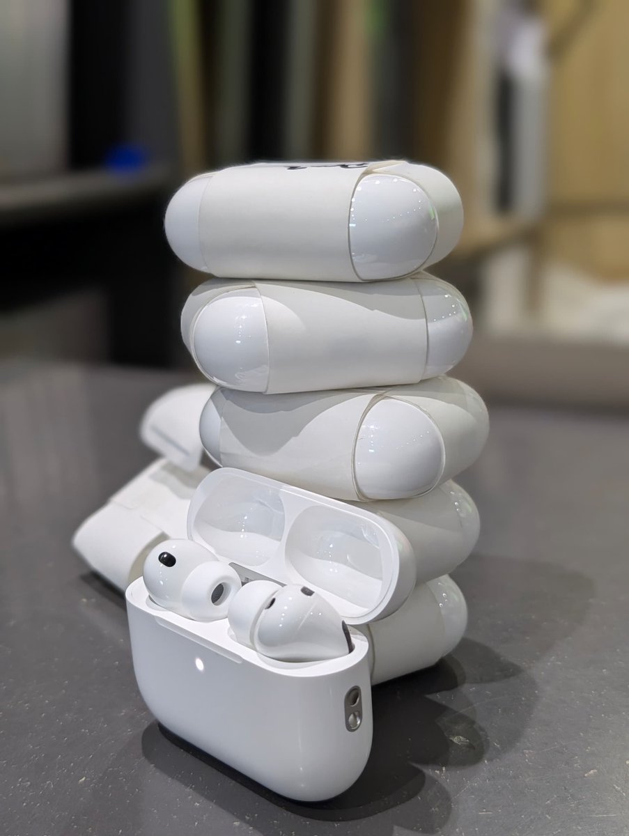Yeeeeeeeeeeeeeeeee

1️⃣ Brand New AirPod 4 ANC ₦275,000
2️⃣ NEW (No Box) Airpod Pro 3 ₦375,000