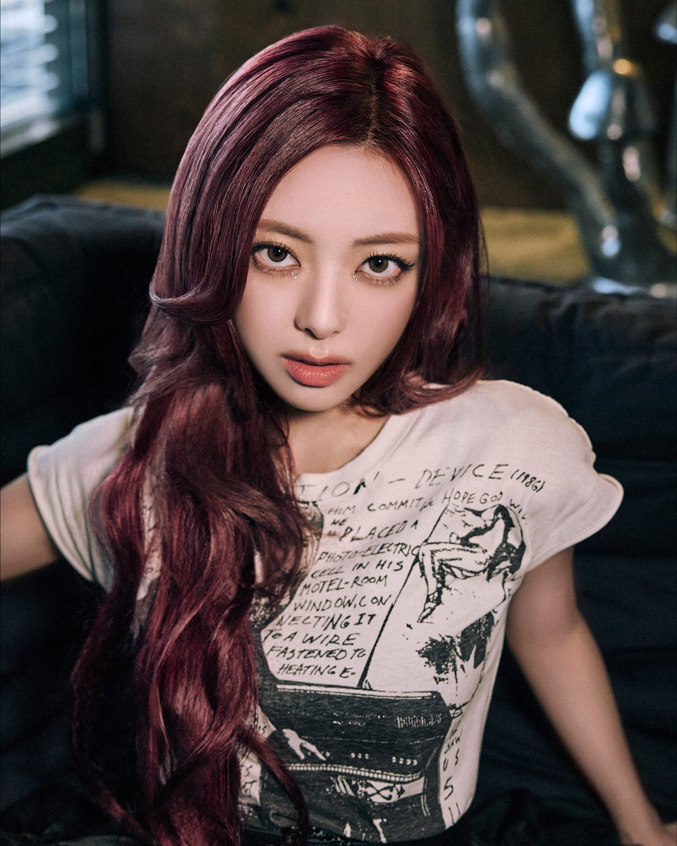 ITZY's Yuna stuns for 'TUNNEL VISION'. Out November 10th.