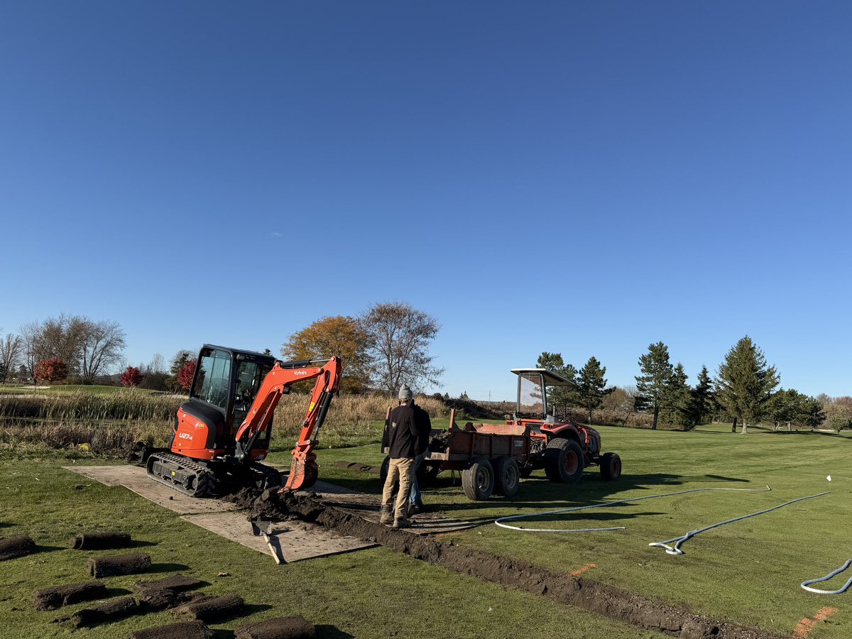 At Cardinal Golf Club, our team is installing 38,000 ft of Hydrowick drainage across 9 holes to improve course performance and reduce surface saturation. Reliable results, even on flatter surfaces.  #hydrowick #GolfCourseDrainage