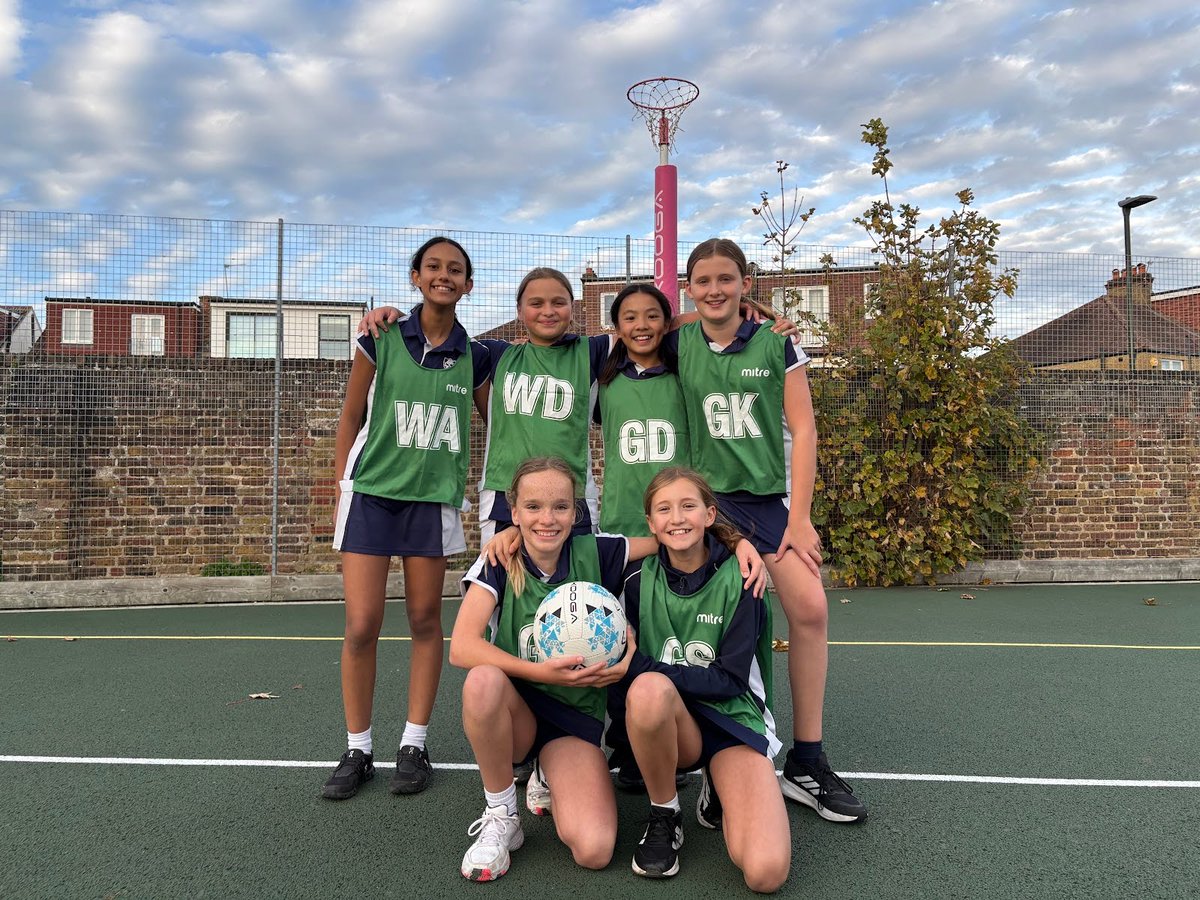 stcatherinessch's tweet image. DOUBLE VICTORY vs Kew House on 4 November 🎉
Excellent progress in match play! 👏

U12 A: Strong 9-3 win🏐
U12 B: Dominant 16-0 🎯

⭐ Players of the Games: A Team: Abigail W and B Team: Alice S
#SCSdeedsnotwords #SCSgirlseducation #SCSNetball #SchoolSport #TeamGoals #U12Netball