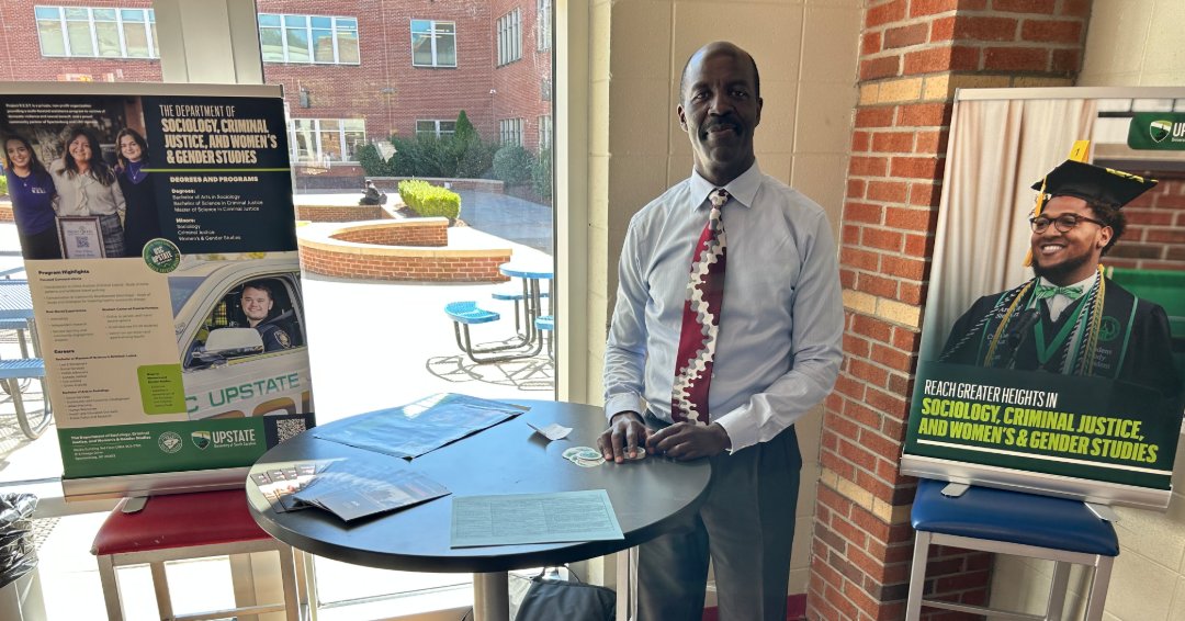 USCUpstate's tweet image. Dr. Odhiambo from the College of Arts, Humanities &amp;amp; Social Sciences recently led a Sociology FLEX session — the first in a series exploring Career Cluster Fields through Nov. This initiative is supported by James F. Byrnes High School.

#USCUpstate  #Faculty #Sociology