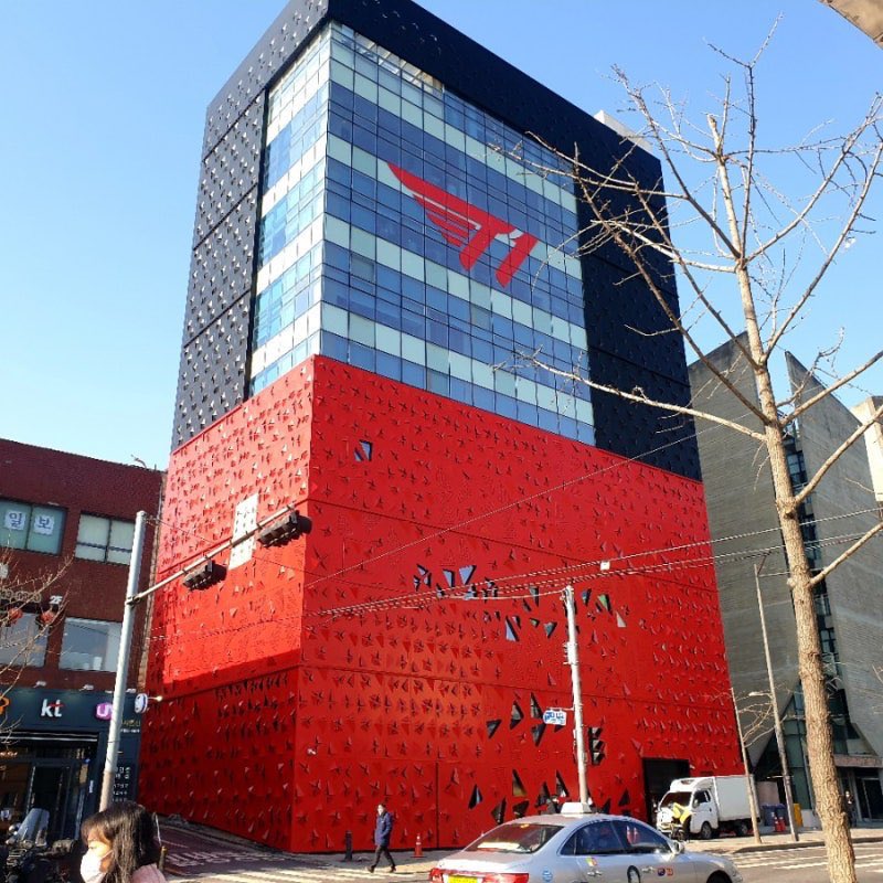 Some people missed this piece of information ➡️ Faker is co-owner of <a href="/T1/">T1 VALORANT</a> 🇰🇷, with a stake of around 5%.

-The player turned down a $100 million contract from China 🇨🇳 
-He also turned down huge offers from the US 🇺🇸 
-He has remained loyal to the club throughout his career. 

His