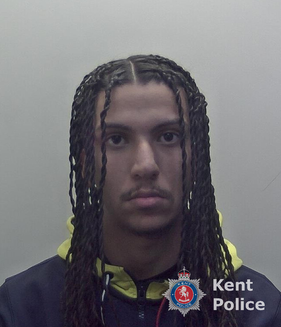 A class A drug dealer who told police he was carrying a weapon after being stopped in #Canterbury has been jailed.  The offender admitted to three separate offences after more than 100 wraps were seized from the car in which he was travelling. More here: kent.police.uk/news/kent/late…