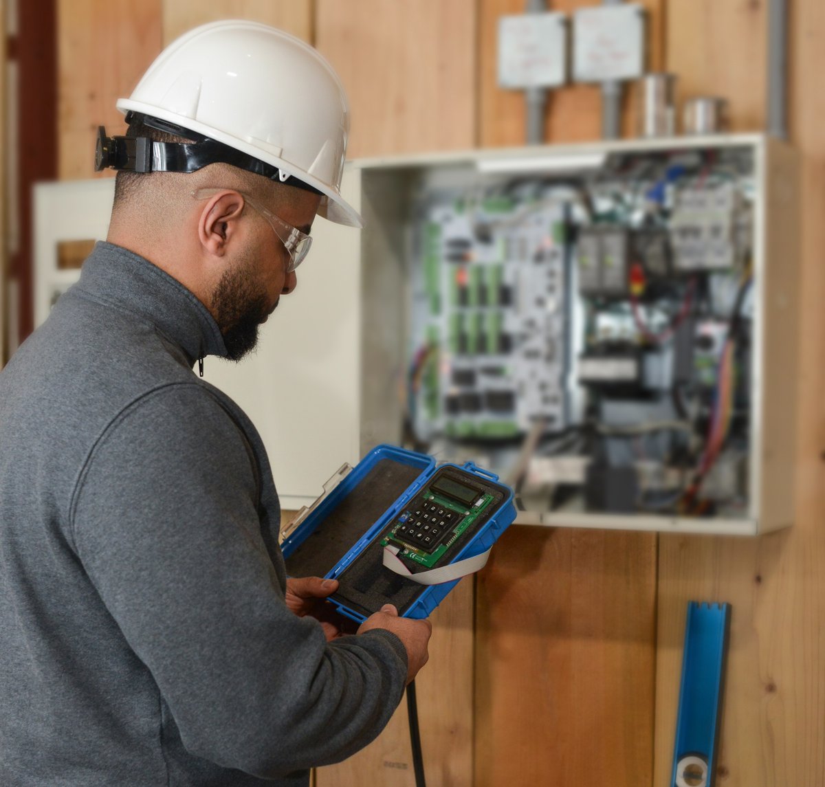 AccHomeElevator's tweet image. We&apos;re not just about putting an #elevator in your home; we&apos;re about keeping it happy! Our team of &quot;elevator doctors&quot; makes sure your lift is always feeling its best, from routine check-ups to those &quot;uh-oh&quot; moments. accelevator.com/elevator-repai… #elevatormaintenance #elevatorrepair