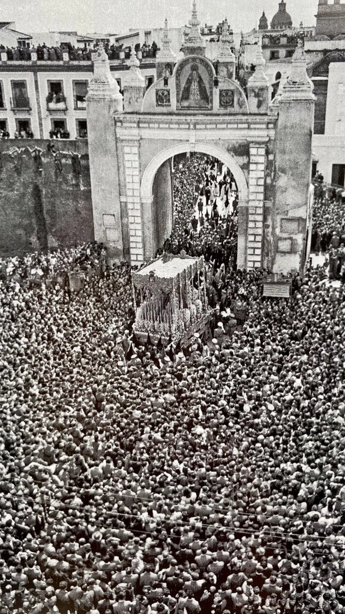 mjcalero_'s tweet image. La VIRGEN es del pueblo, y el pueblo es de la VIRGEN. Por si quedan dudas.