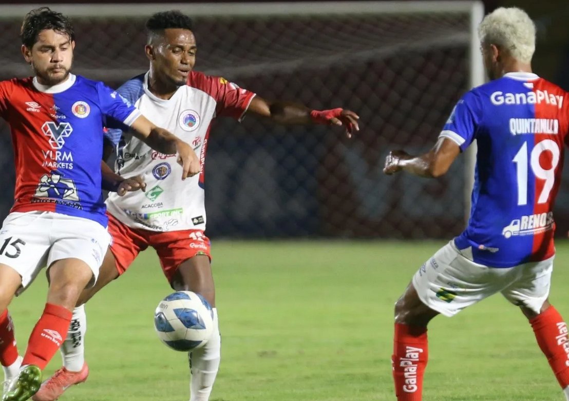 FAS logra una remontada épica ante el Cacahuatique en el Quiteño
#LMF <a href="/CDeportivoFAS/">Club Deportivo FAS</a> 
masconazo.com/sports/2025/11…