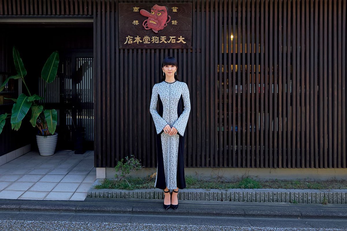 古美術品◼️蔵から出て来た、真っ黒な美しい流線形の大きな壺、壷、花瓶、花道具 古美術品◼️蔵から出て来た、真っ黒な美しい流線形の