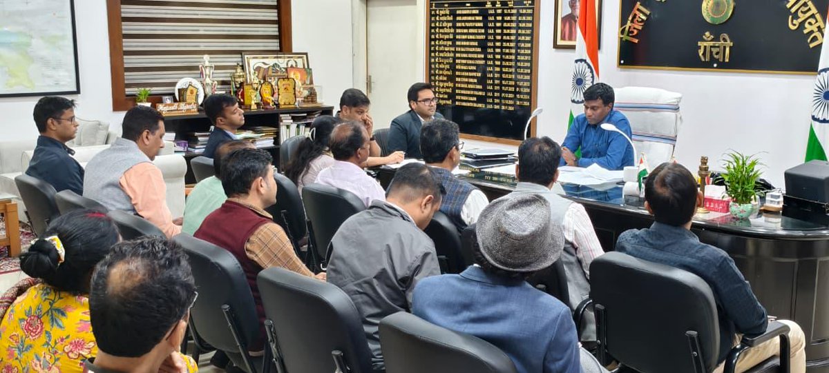 झारखंड राज्य स्थापना दिवस समारोह के सफल एवं भव्य आयोजन को लेकर रांची जिला प्रशासन ने तैयारियां तेज कर दी हैं। आगामी 15 एवं 16 नवम्बर 2025 को मोरहाबादी मैदान में राज्य स्थापना दिवस कार्यक्रम का आयोजन किया जाएगा।

इस संबंध में आज एक महत्वपूर्ण बैठक आयोजित की गई, जिसमें कार्यक्रम की