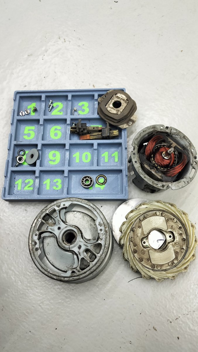 セミアコ 詳細不明 ま⊃→ωふぁ＜とﾚ)→ on X