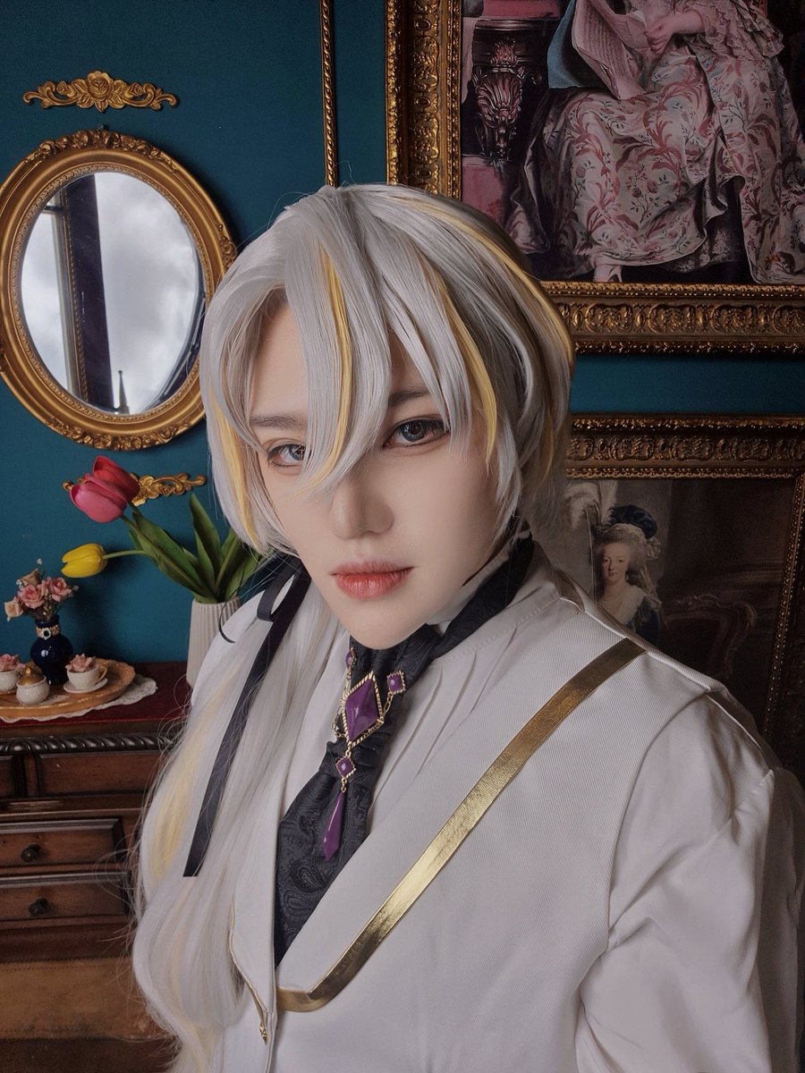 로오히 살롱 드 갈루스 카르티스 판매합니다

구성 세팅가발+조끼2개+넥타이장식
가격 운포 10

가발세팅비보다 저렴하게 책정했습니다! 문의사항 디엠 주세요!!