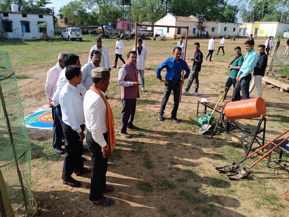 संत कबीर कृषि महाविद्यालय, कवर्धा द्वारा ग्राम धमकी में आरएडब्ल्यूई (ग्रामीण कृषि कार्य अनुभव) कार्यक्रम का शुभारंभ हुआ, जिसमें बी.एससी. कृषि अंतिम वर्ष के विद्यार्थी अगले तीन माह किसानों के साथ रहकर कार्य करेंगे।
