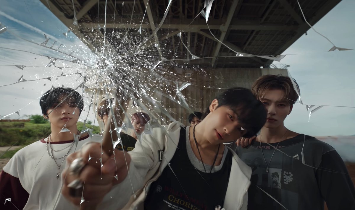 ً (@looksmkl) on Twitter photo 