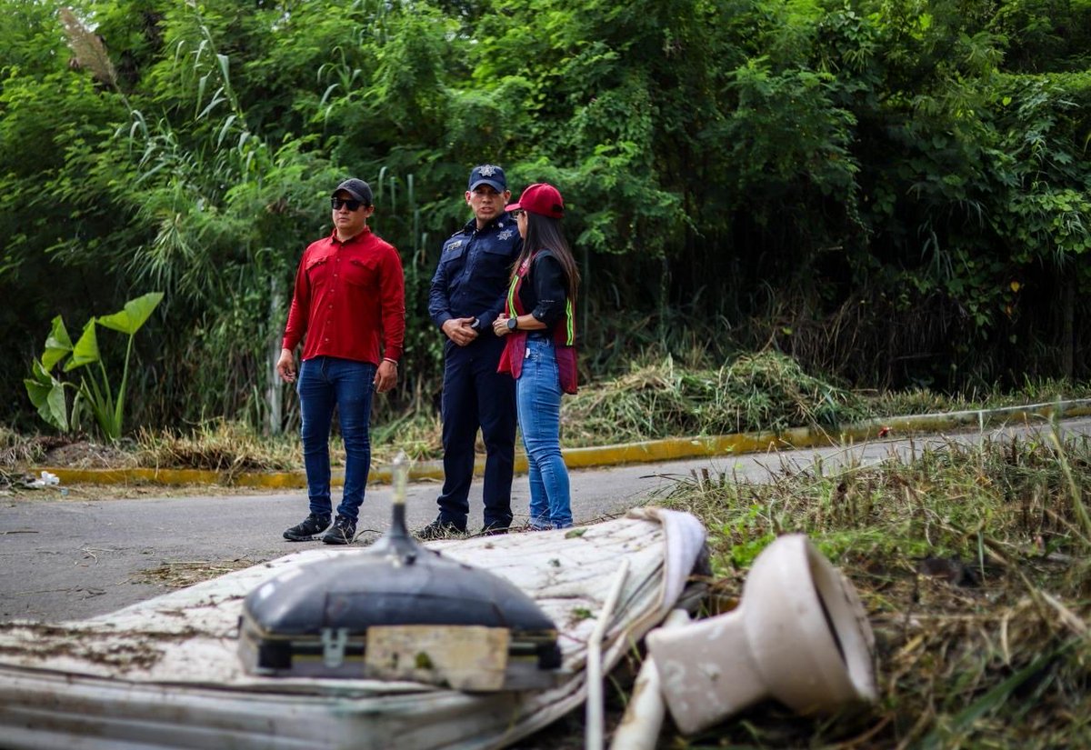 Realizan limpieza profunda de basurero clandestino en Chetumal. 

facebook.com/share/p/1D2u86…