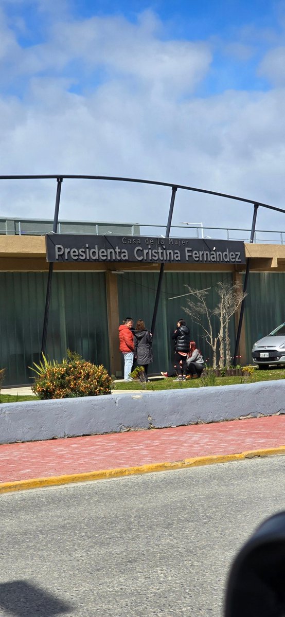 Hola @agustcot vamos a sacar el nombre de la presidiaria de la "Casa de la mujer" este período? Se ve que tienen mucho trabajo.