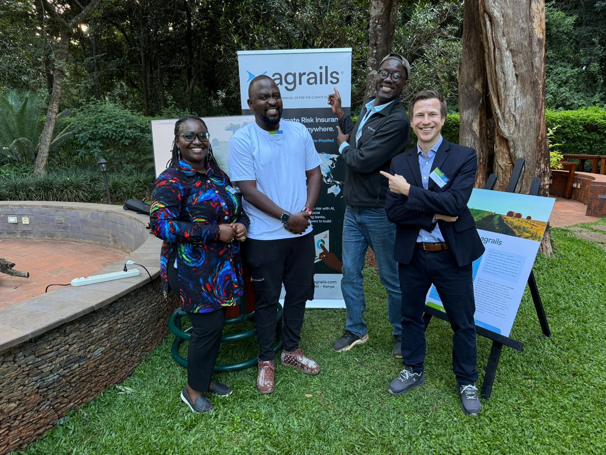 Persistent tweet media