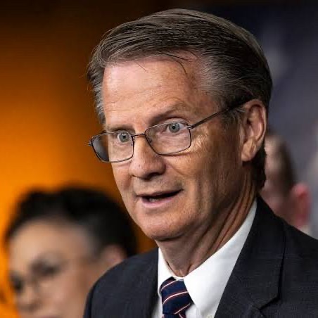 EricLDaugh's tweet image. 🚨 JUST IN: Rep. Tim Burchett (R-TN) on Nancy Pelosi's retirement

"But where am I going to get stock tips?"

Tim Burchett is truly a national treasure 😂🔥