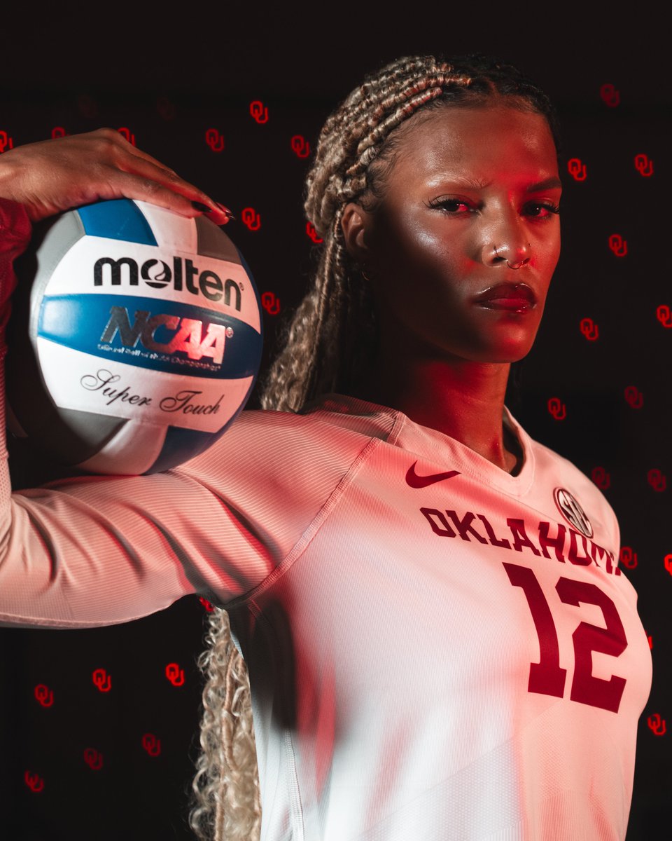 OU_Volleyball's tweet image. Thank You, Seniors 🫶

A native of Charlotte, North Carolina, Alexis Shelton became the 17th All-American in program history in 2024. She is sixth all-time in kills with 1,455, while adding 450 digs, 251 blocks, 35 assists and 30 aces in her career.

#BoomerSooner ☝️❤️