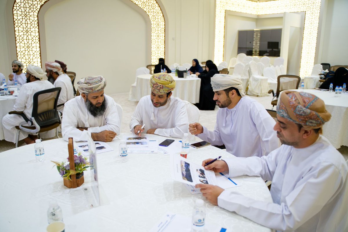 خالص الشكر والتقدير للدكتور يوسف الحسني <a href="/yusuf_alhasani/">د. يوسف الحسني⁦</a> على تقديمه البرنامج التدريبي المتميز “الإتيكيت وفنون التواصل مع الجمهور”، والذي أسهم في تطوير مهاراتنا وتعزيز جودة خدمة المراجعين. 🌟👏